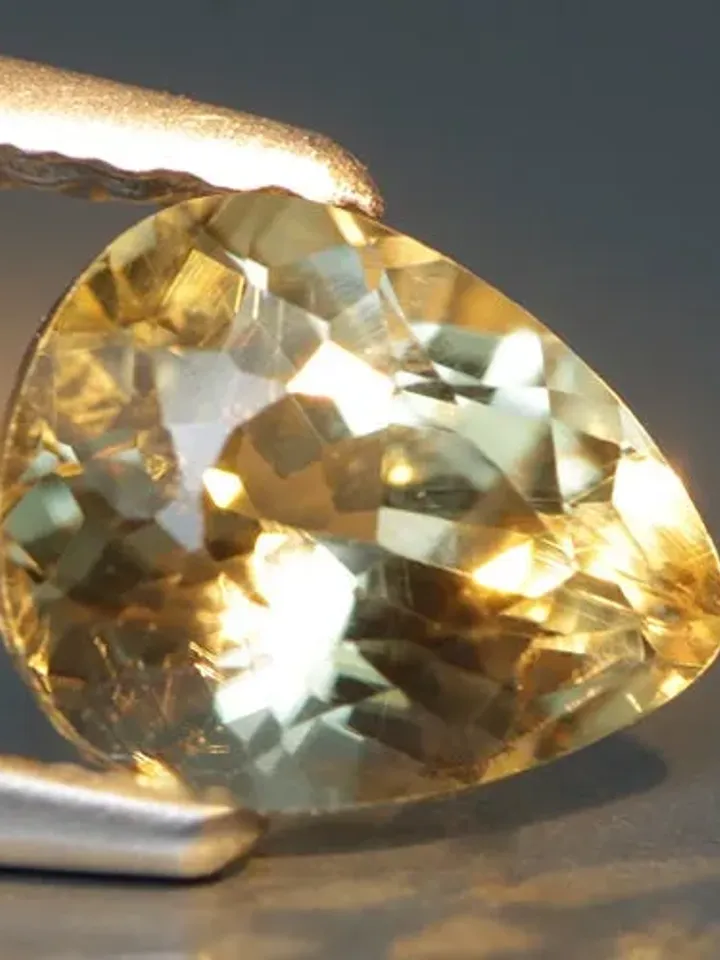 0.86 CT Remarkable Quality Gemstone 100% Natural Color Change Diaspore