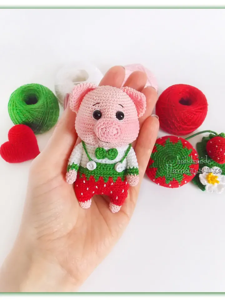 Piggy Strawberry Toy, Little pink pig, Amigurumi Soft Pig, Little souvenir pig, Crochet Toy Miniature Piggy