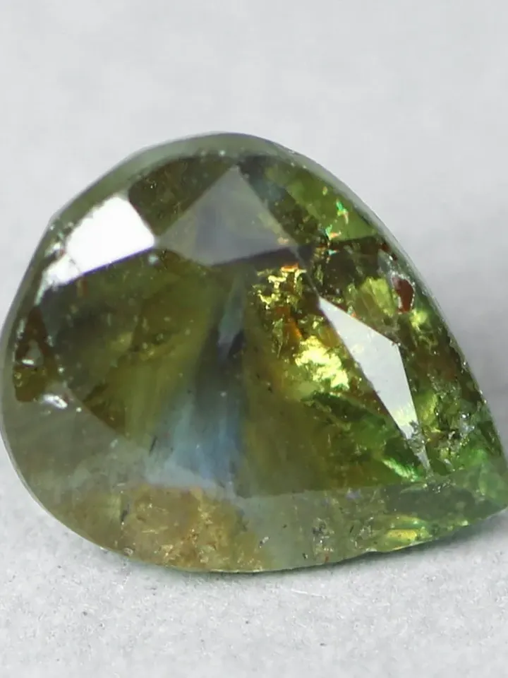 0.90 CT Magnificent Unheated 100% Natural Color Change Alexandrite From Sri Lanka