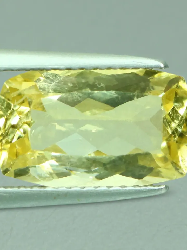 3.81 ct Astonishing Fire 100 % Natural Brazilian Yellow Beryl Gemstone