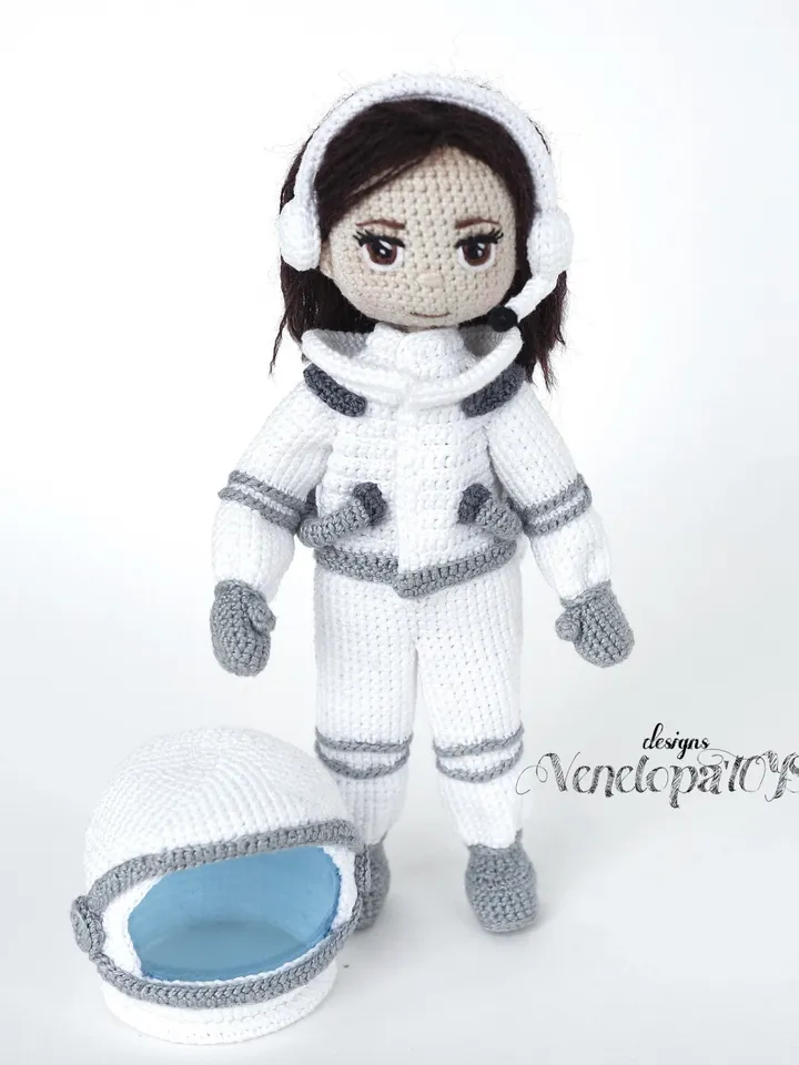 Crochet Pattern Outfit for Doll in Astronaut costume, Amigurumi Spaceman doll pattern