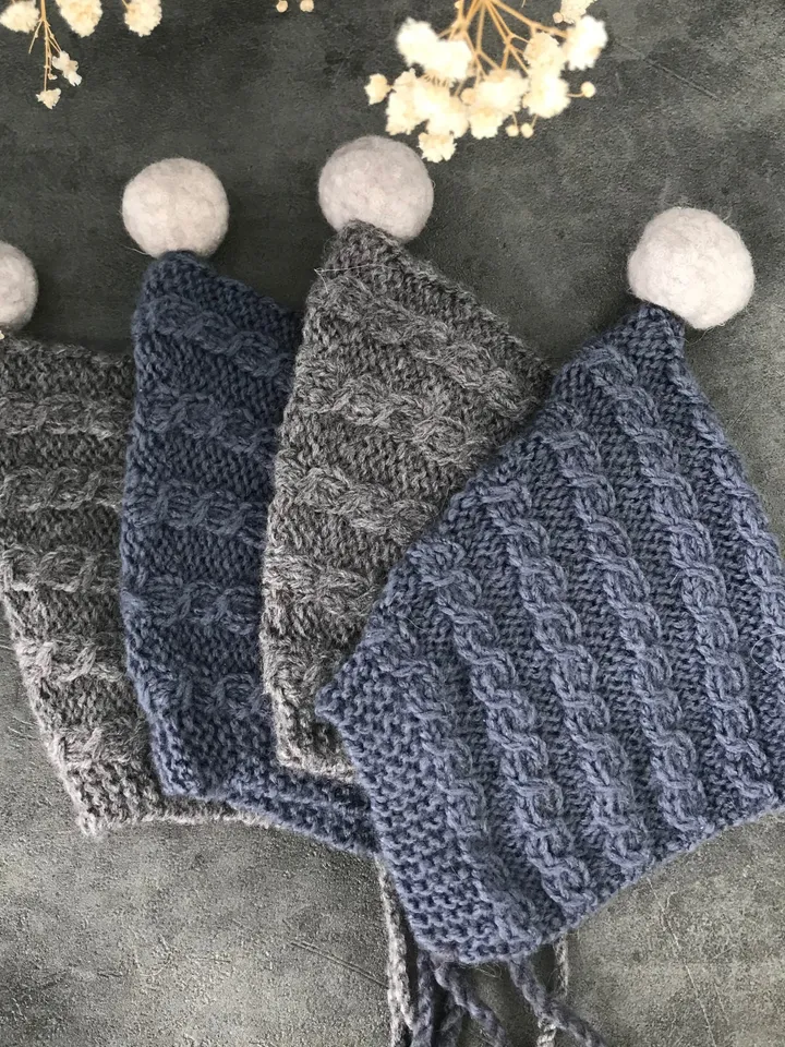 Pompon newborn bonnet. Baby photo props.