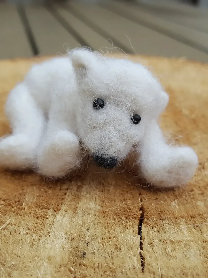 Felted baby polar bear with crow's eyes, fitting, bears, bear, wool