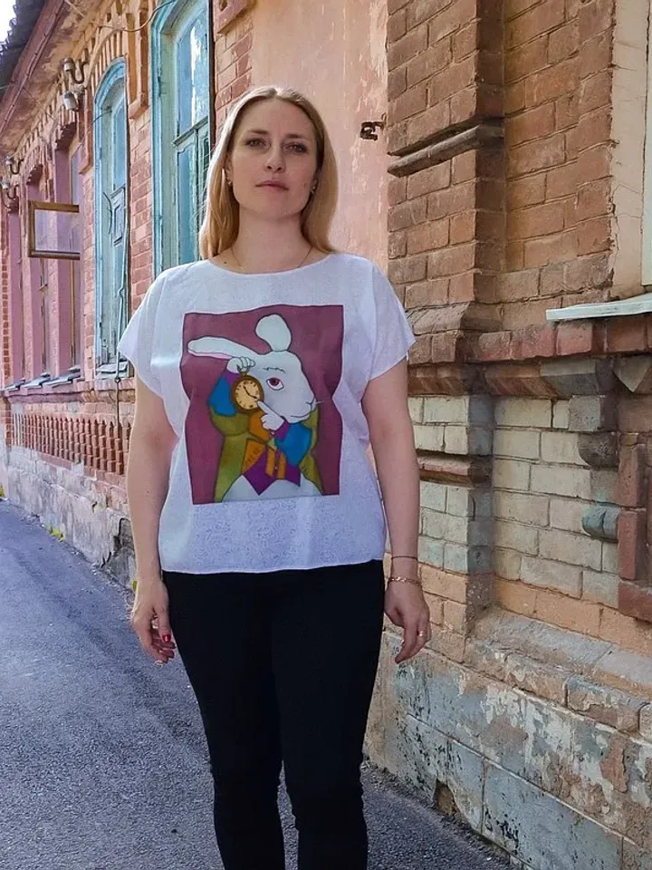White cotton tunic with rabbit Loose white hand-painted t-shirt trend clothes