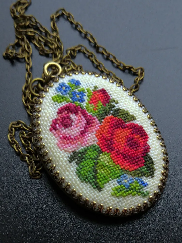 Embroidered pendant with flowers