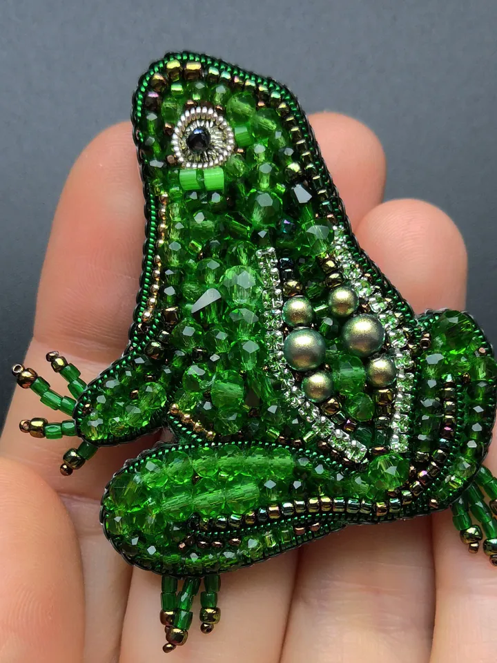 Frog pin brooches for woman