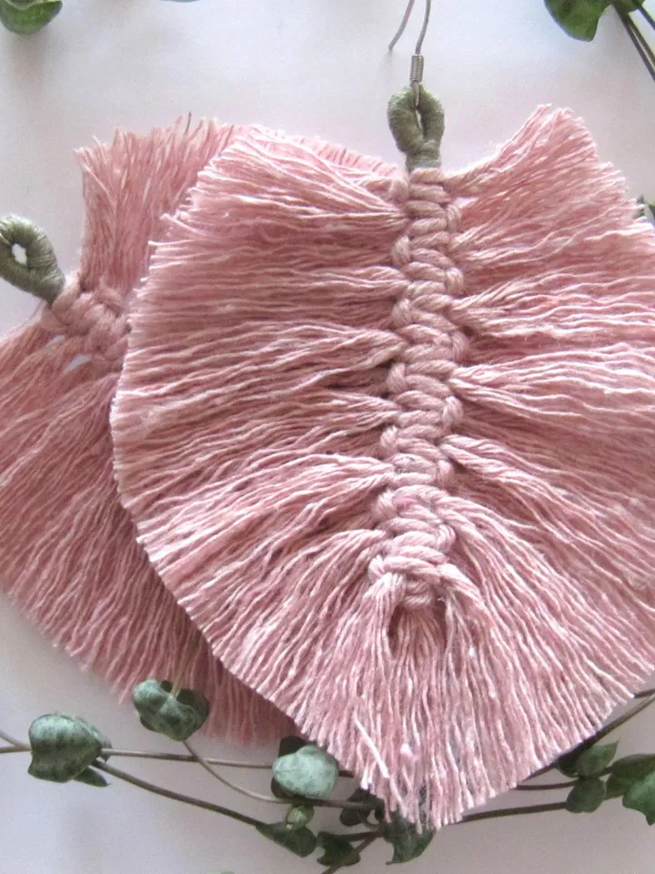 Macrame Earrings Feather, Feather Earrings, Boho Earrings, Macrame Jewelry, Summer Jewelry, Boho Jewelry, Cotton Earrings, Feather, old pink