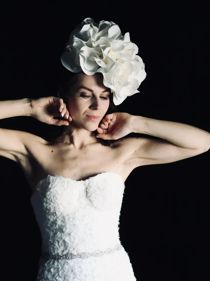 Bridal white fascinator with beads, floral hairpin, Wedding hat, flower hair clip, Tea Party hat, Church Hat, Headband