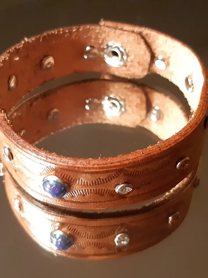 Brown leather bracelet with crystal studs