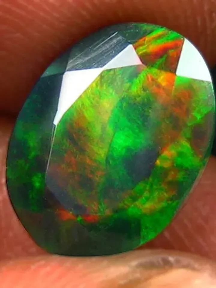 2.50 CT Fabulous Top New 100 % Natural solid Welo Black Opal cut