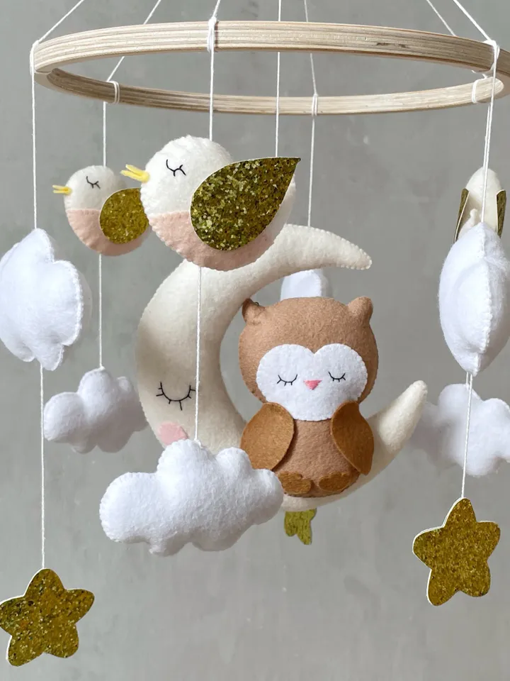 Owl baby mobile. Woodland nursery mobile neutral. Felt nursery decor. Woodland baby shower gift