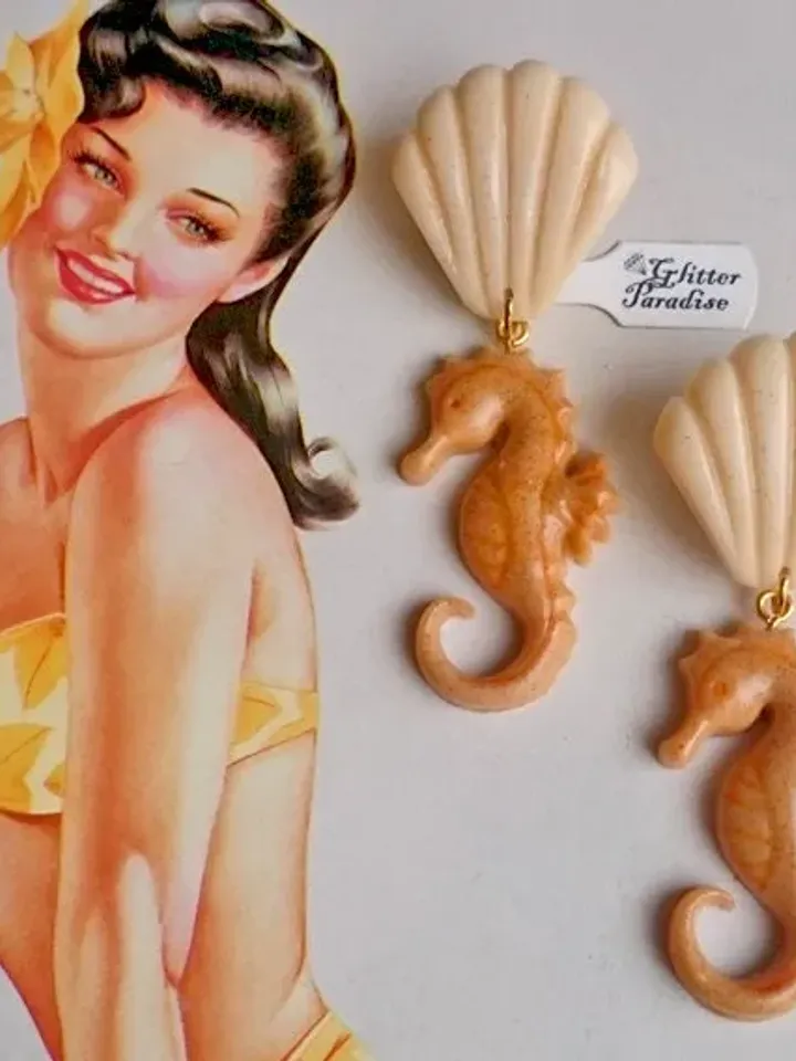 Fakelite SeaHorse and Shell Ivory & Sand - Earrings - Under the Sea - Sea Life - Ocean Lover - Mermaid - Seahorse Brooch - Glitter Paradise®