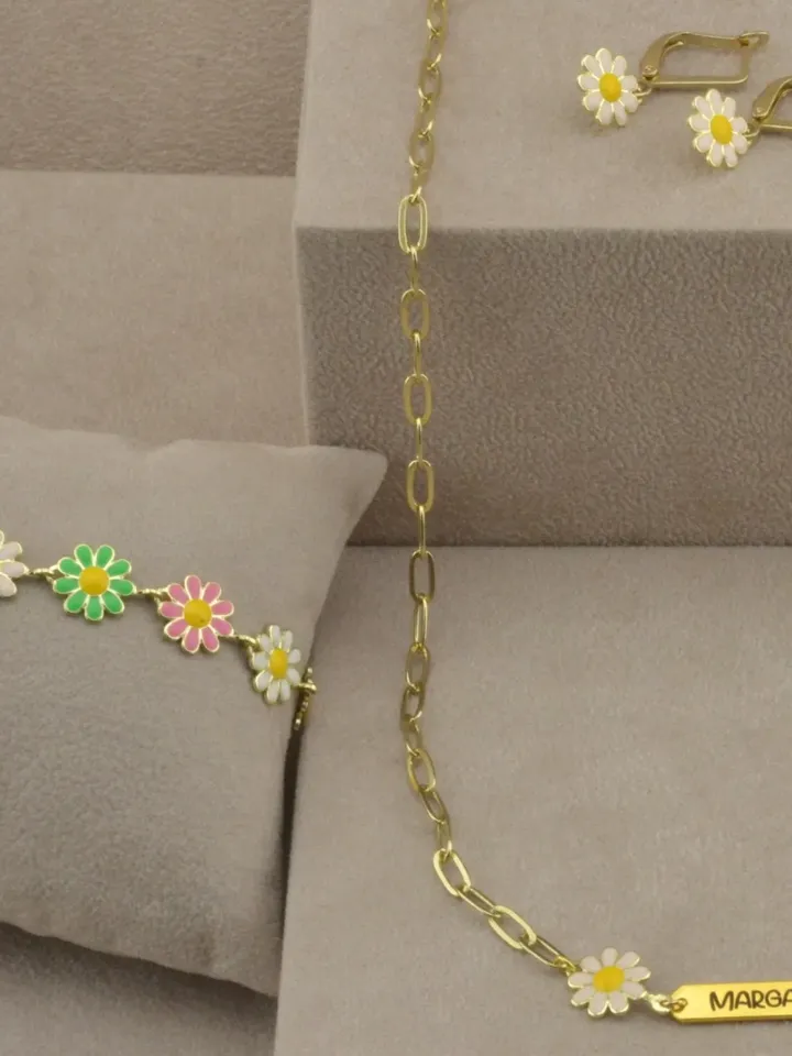 Multicolor Daisy Bracelet Gold, Summer Jewelry Daisy Flower Charms Bracelet, Enamel Daisies Chain, Floral Gift for Her Girls Women