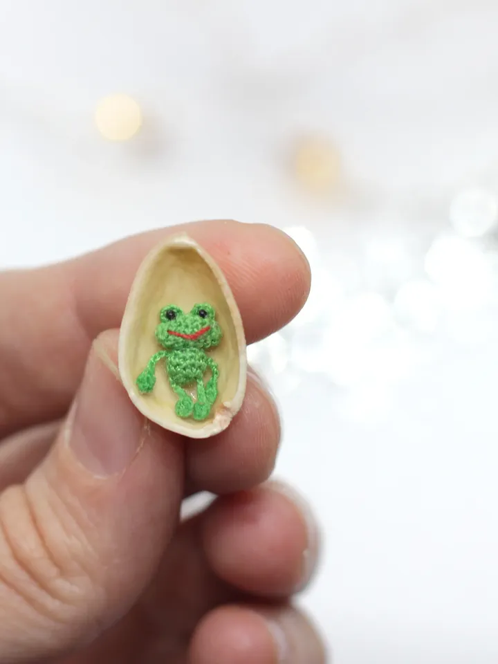 frog figurine micro crochet animals dollhouse miniature tiny frog amigurumi terrarium miniatures cute gift