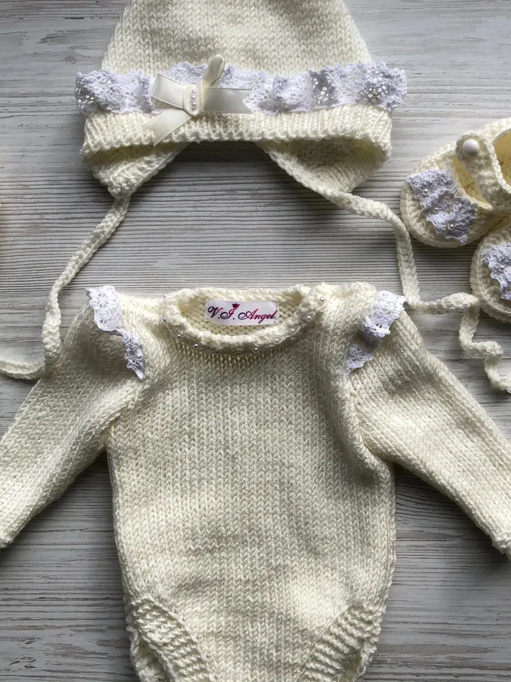 Knit ivory romper with tutu, hat and booties. Romper with lace, pearls and flowers for baby girl. Baptism outfit for girl. Christening gown.
