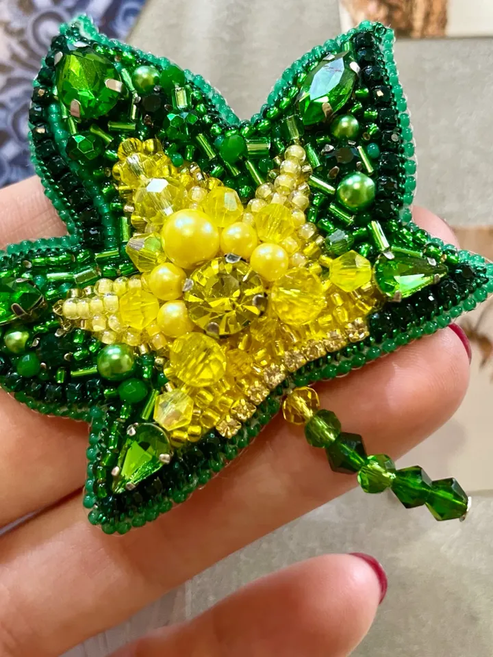 Beaded Leaf Brooch in Yellow and Green Colors, Handmade Embroidered Accessory, Fancy Pin Brooch, Green Leaf