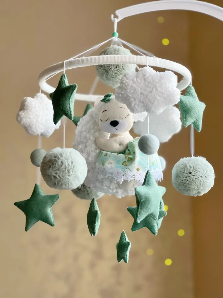 Bear crib mobile girl in green colour