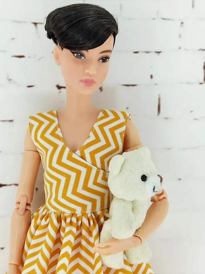 Summer dress with yellow zigzags for Barbie Doll (Petit)