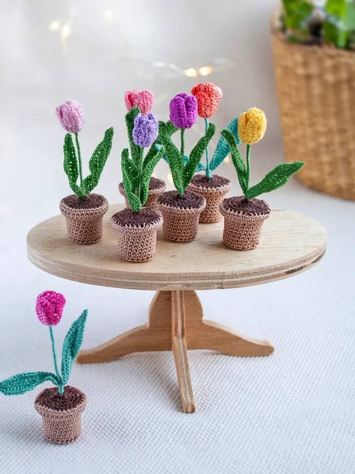 Miniature tulip in a pot, Collectible Fairy garden miniatures, Spring tulip, Tiny crochet flowers - Choose your color