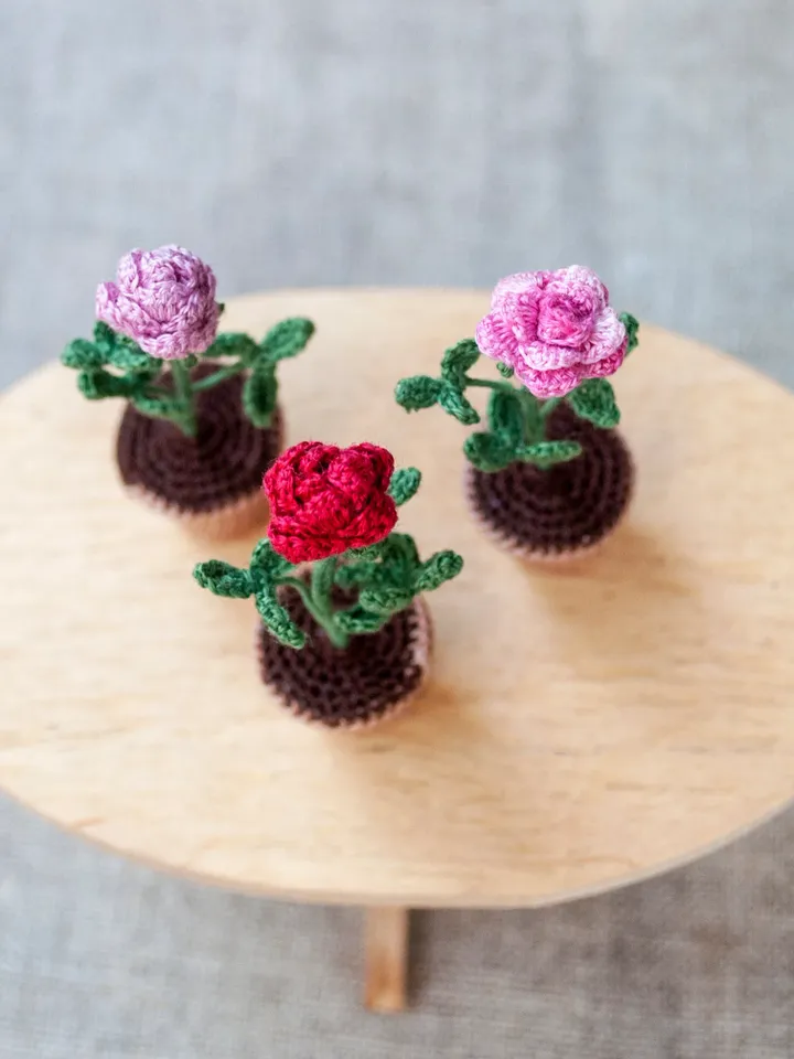 Miniature ROSE potted, Mini plant for dollhouse, Cute desk decor, Cheer up gift, Collectible Fairy garden miniature 1/12