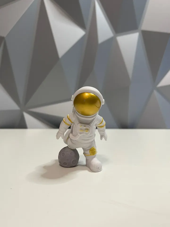 Crypto Moon Mission Astronaut figurine (3 Styles)