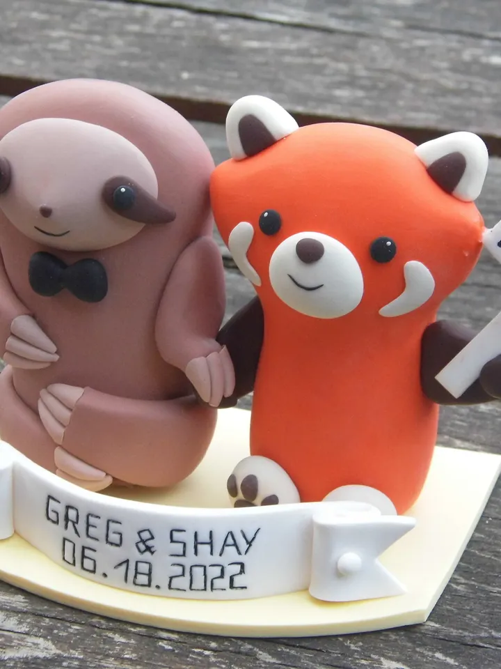 Red Panda Wedding Cake Topper, Red Panda Bride Groom Cake Topper Figurines, Custom Red Panda Unique Animal Couple Cake Topper for Wedding