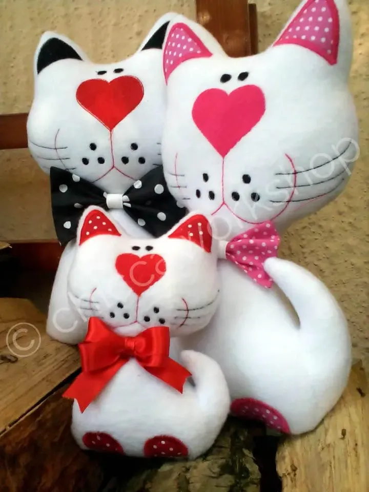 ITH - Happy Cat Stuffed - Ricamo a macchina - Download digitale