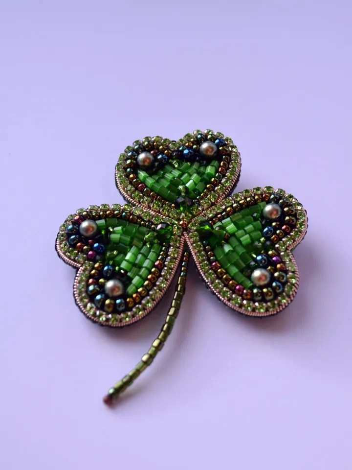 Clover beaded brooch pin