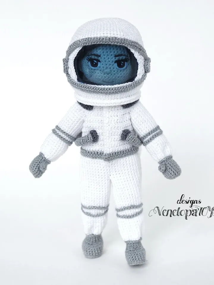 Crochet Pattern Outfit for Doll in Astronaut costume, Amigurumi Spaceman doll pattern