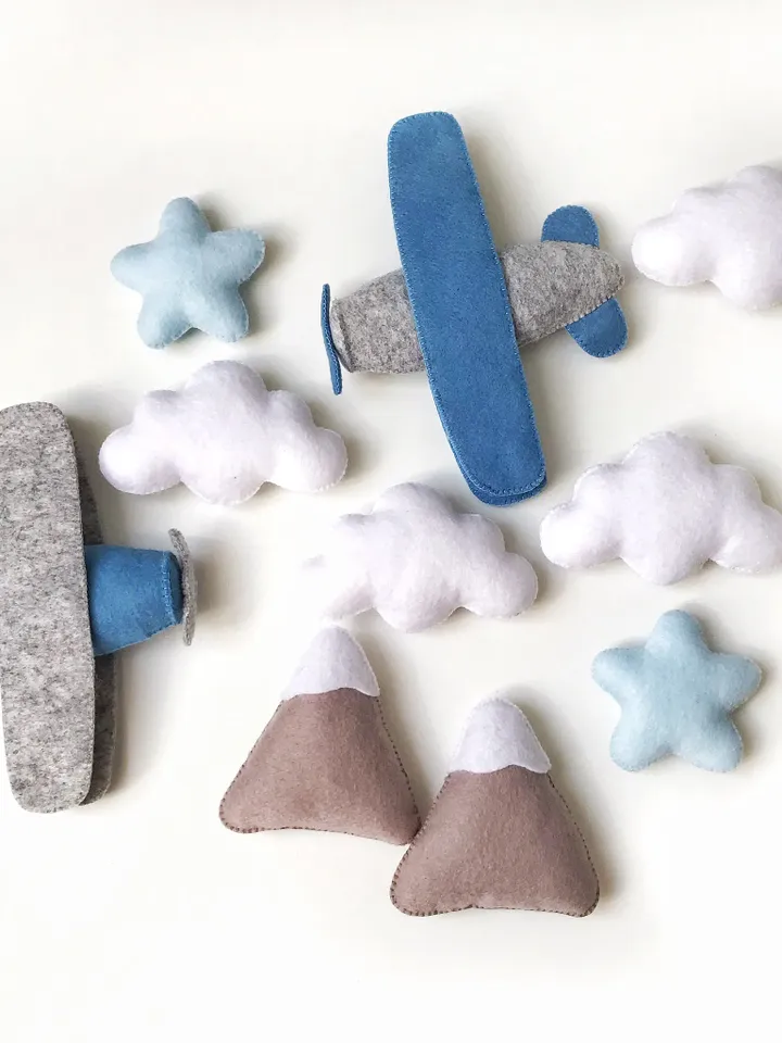 Pilot bear baby mobile. Airplane mobile for travel nursery. Rainbow mobile boy. Adventure nursery decor. Woodland mobile