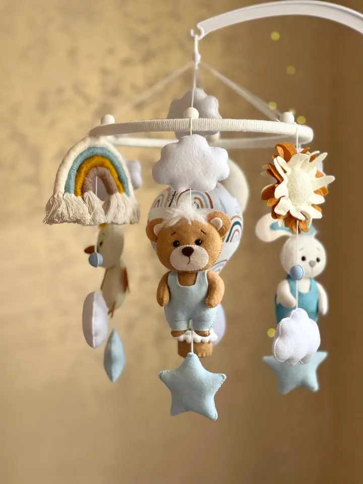 Hot air balloon mobile with animals, baby shower gift, baby boy mobile