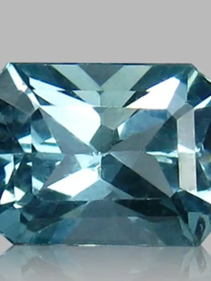 1.68 ct Wonderful Fire Sparkling 100 % Natural Blue Green Apatite