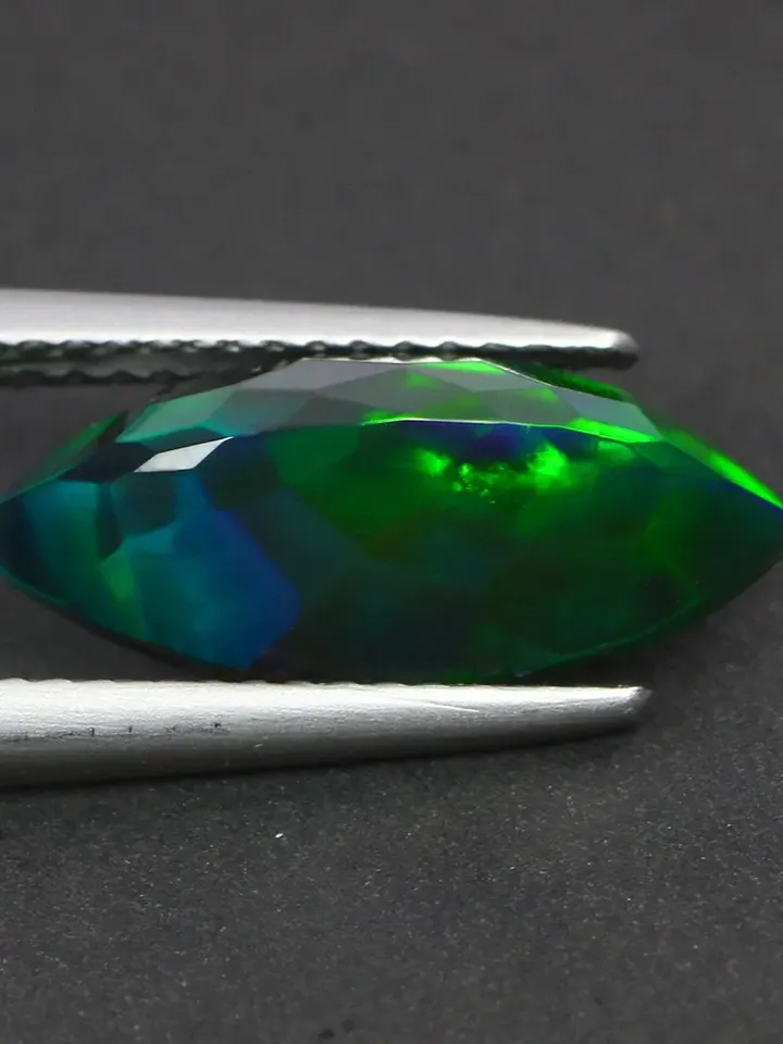 2.87 CT Lovely 3D Electric Green Flash Pattern 100% Natural Welo Black Opal Cut Gemstone