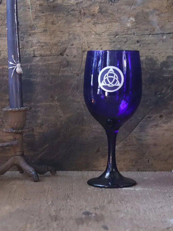 Triquetra Chalice, Witch's Triquetra Chalice, Blue Chalice with Silver Etched Triquetra Celtic Design, Witchy Altar Chalice
