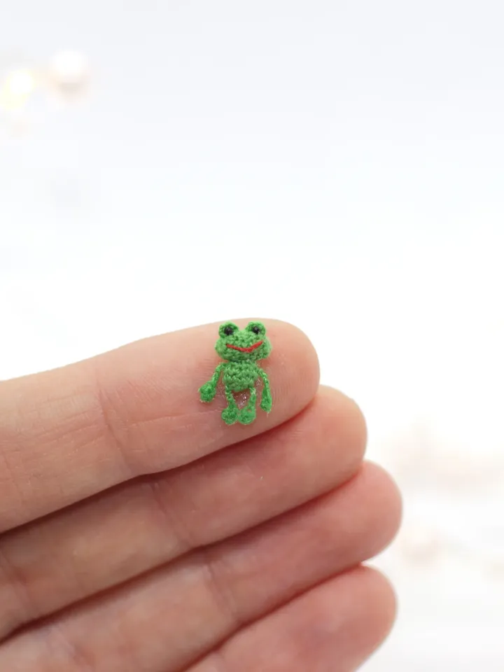 frog figurine micro crochet animals dollhouse miniature tiny frog amigurumi terrarium miniatures cute gift