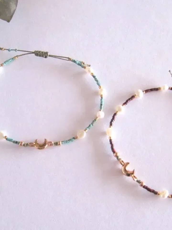 Miyuki bracelet freshwater pearls, armcandy fine bracelet small pearls, boho style bracelet crescent moon, macrame bracelet moon, gift mom