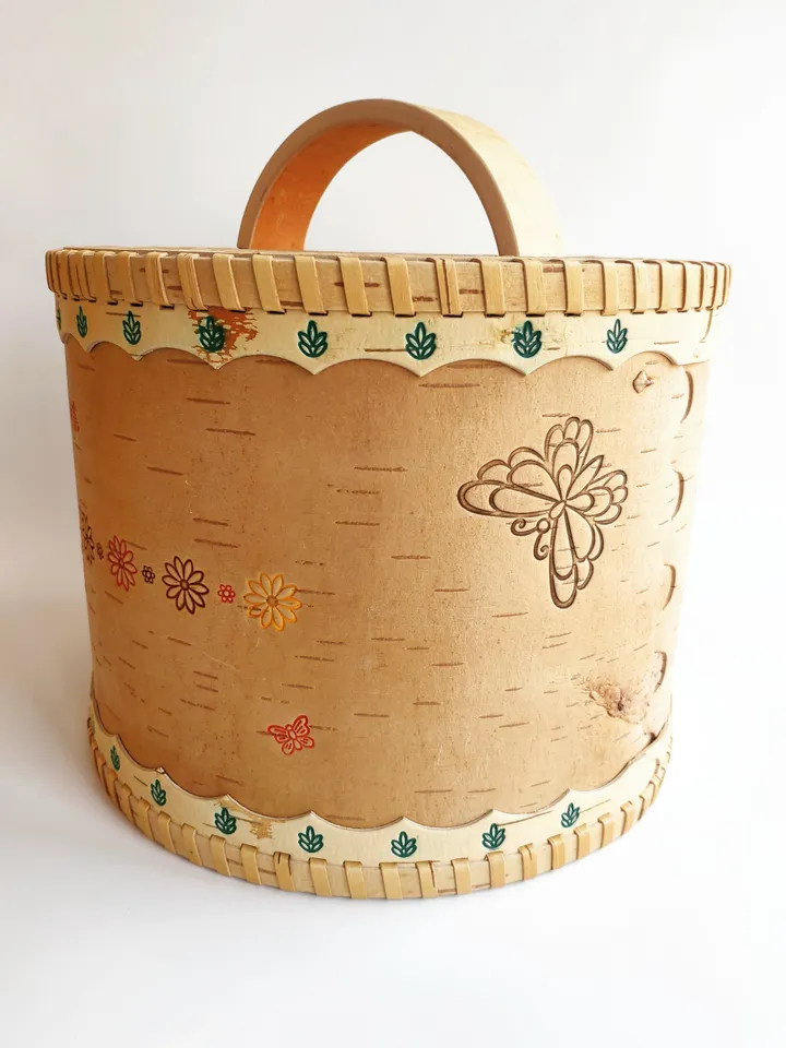 Round Birch bark box, wood box