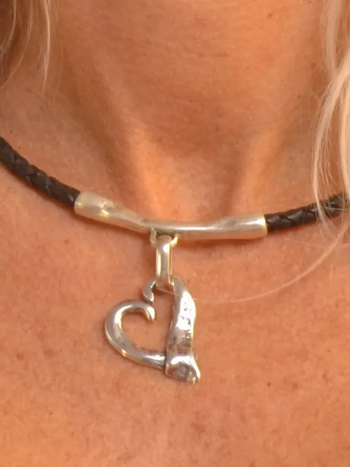 Chunky Heart Pendant Necklace For Women, Boho Jewelry Big Hollow Heart Pendant Choker, Anniversary Gift for Mom Girlfriend, Uno de 50 Style