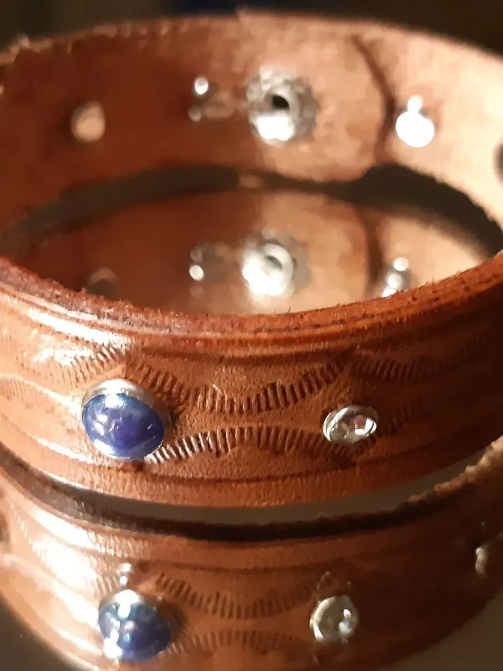 Brown leather bracelet with crystal studs