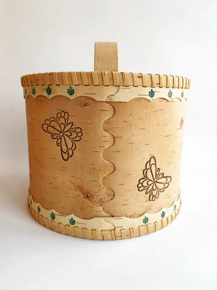 Round Birch bark box, wood box