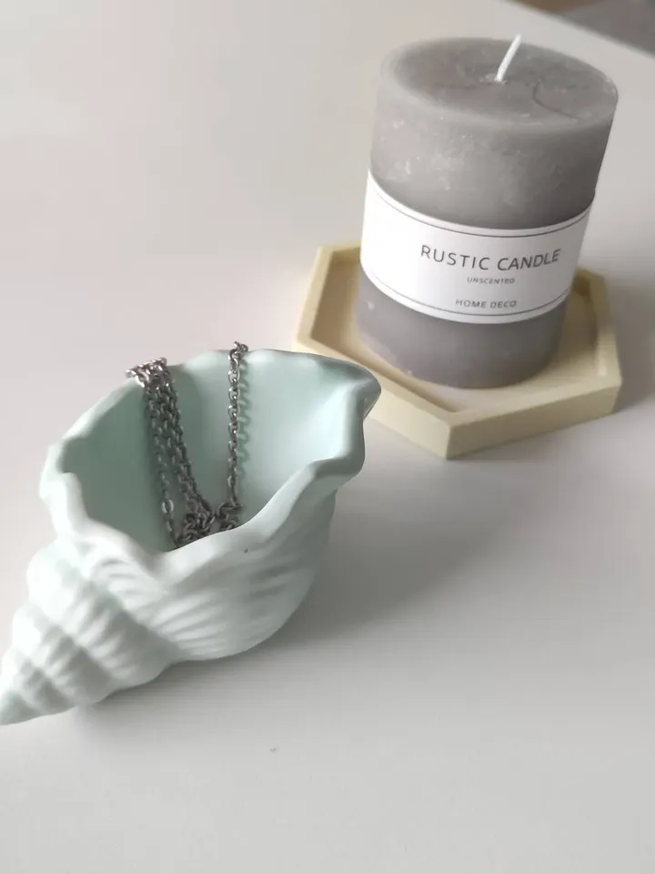 Conch shell tray in pastel colours