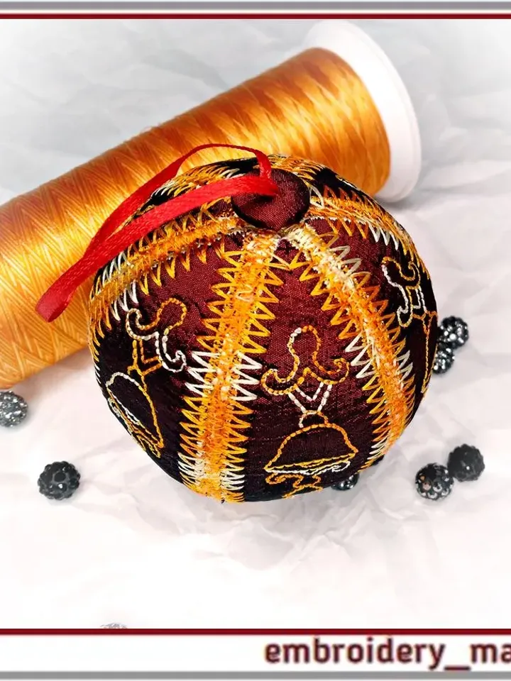 In the hoop Christmas decor ball 2 machine embroidery design.