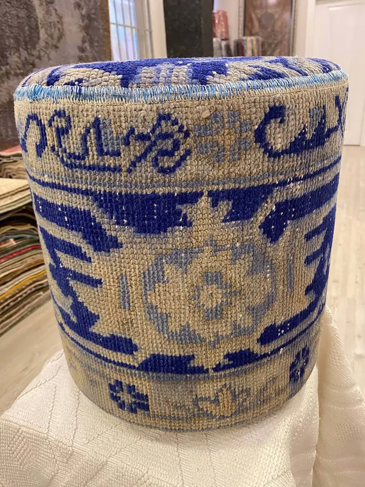 BohoCozy: Handmade Patchwork Ottoman Pouf, Bohemian Kilim Rug, 35x40x35cm for a Cozy Home Decor .