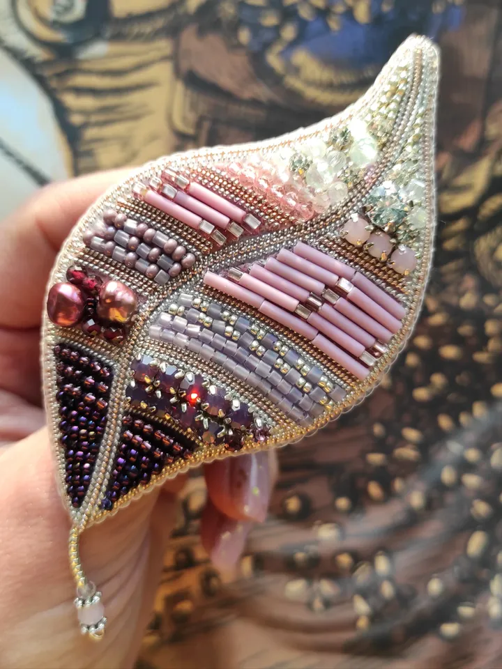 Feather brooch, leaf brooch, brooch pin, beaded brooch, mothers day, gift for friend, handmade gifts, brooch, pin