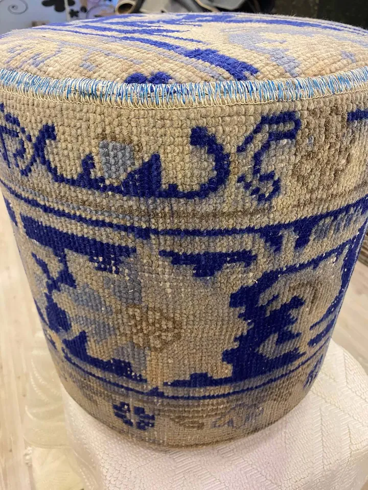 BohoCozy: Handmade Patchwork Ottoman Pouf, Bohemian Kilim Rug, 35x40x35cm for a Cozy Home Decor .