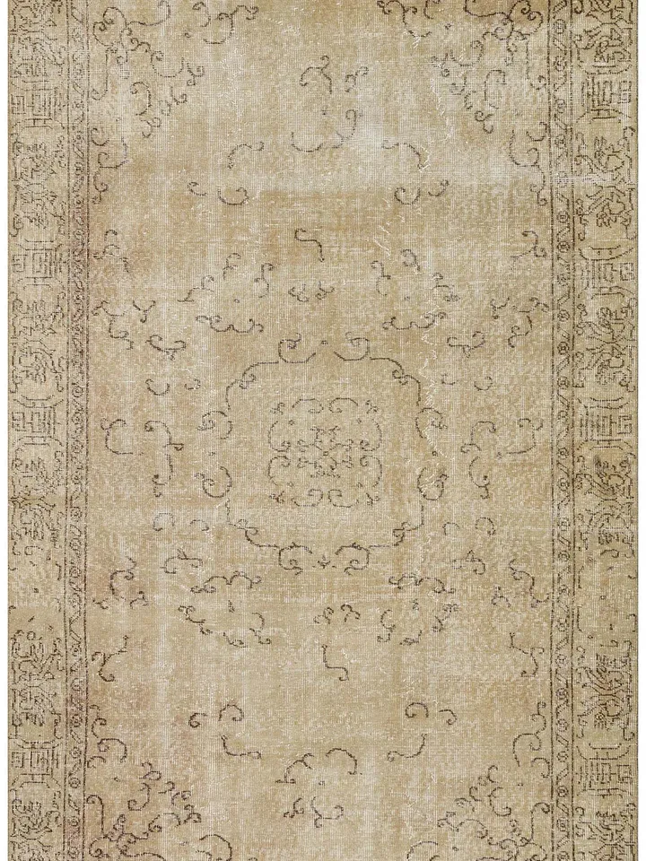 Oriental Sands: Exquisite 5.2x8.6ft Turkish Rug in Natural Light Beige, Traditional Style 157x261 cm