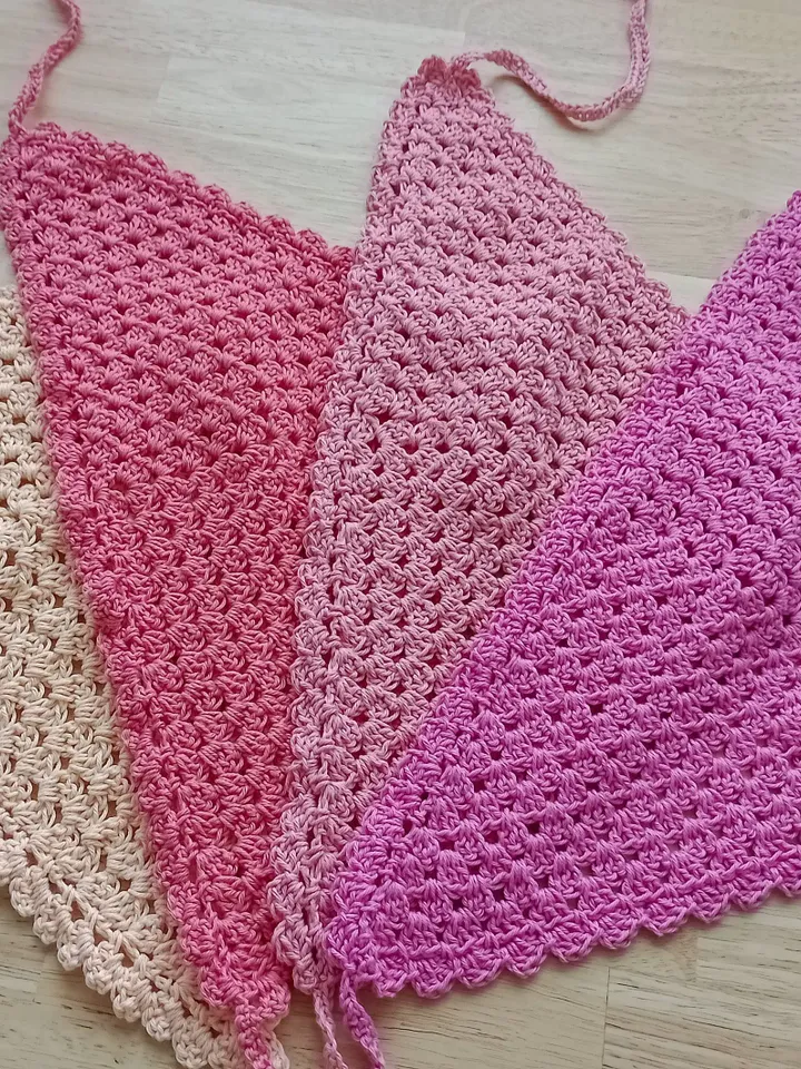 Gehäkeltes rosa Bandana Kopftuch für Frauen und Mädchen Schickes Dreiecktuch aus Baumwolle Italienisch vintage Kopfbedeckung Windschutz