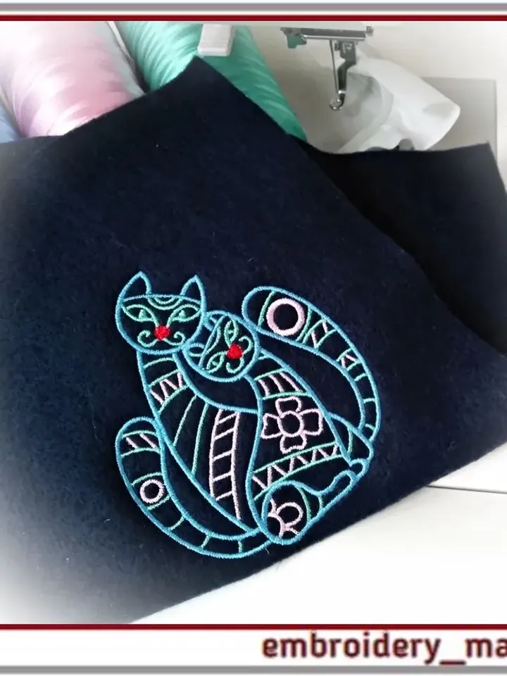Embroidery design Outline of a cats with body filling pattern Cats 8