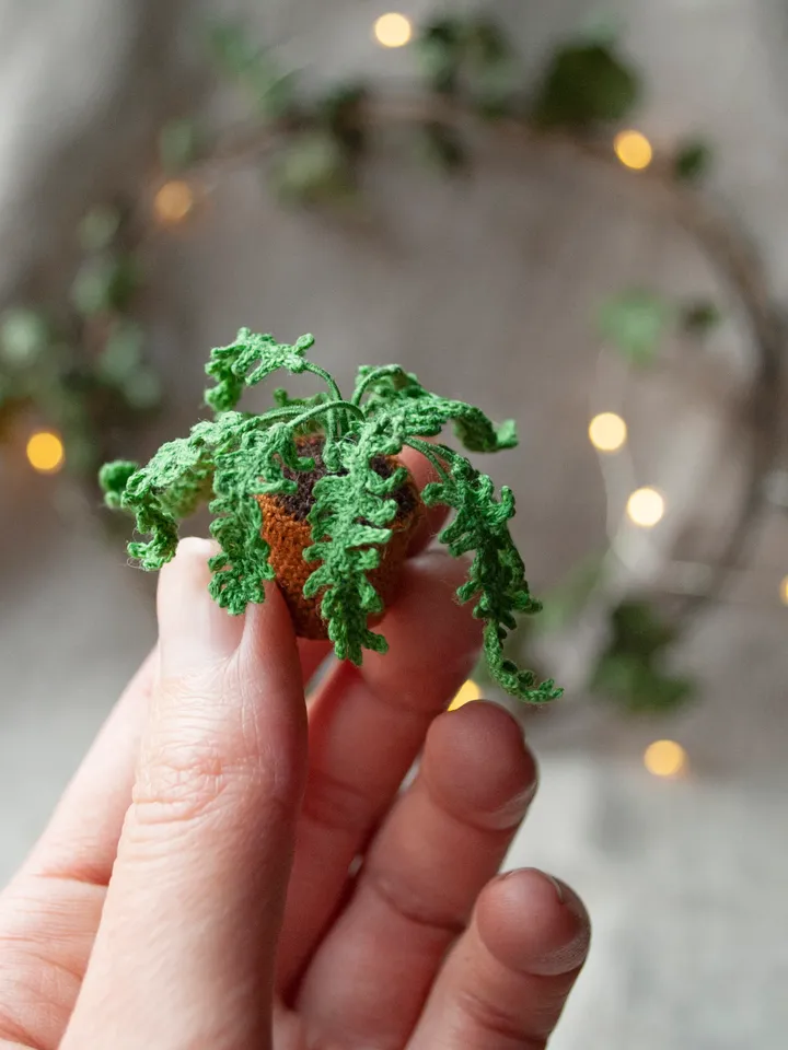 Miniature FERN in a pot, Evergreen plant for Fairy Garden, Artificial plant Boston fern, Tiny flower for decoration 1/12