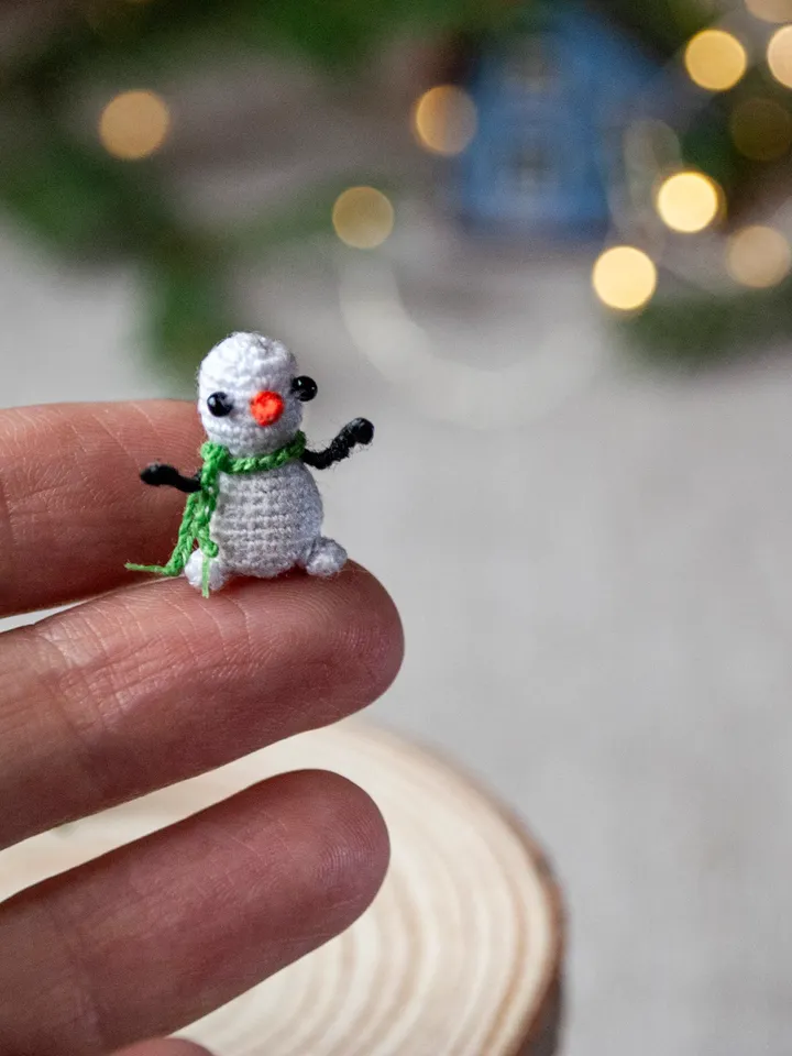 Christmas tiny Snowman handmade miniature, Baby Snowman crochet dollhouse toy, small Xmas gift for collector, Xmas decor